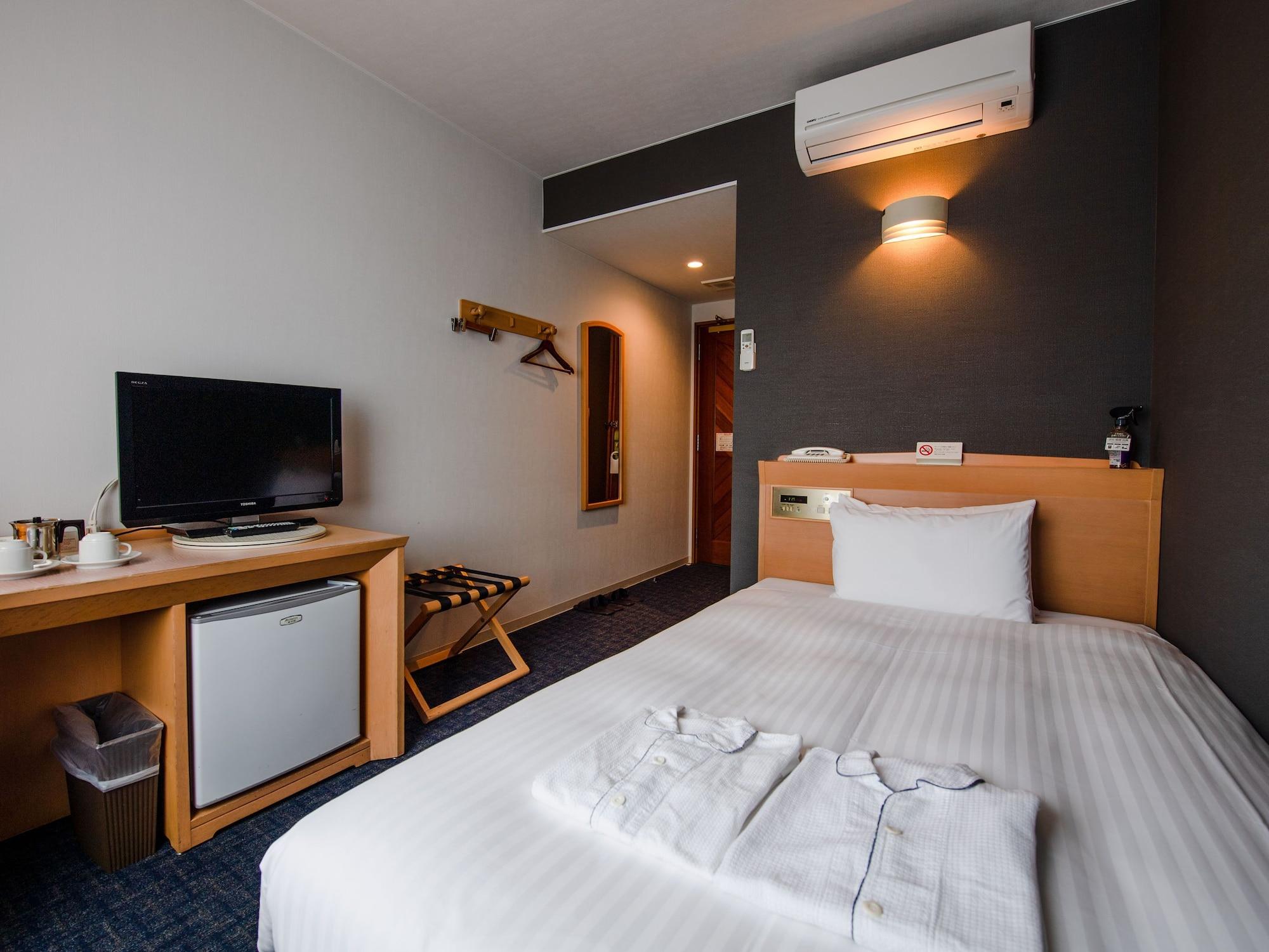 Hotel Azat Naha Esterno foto