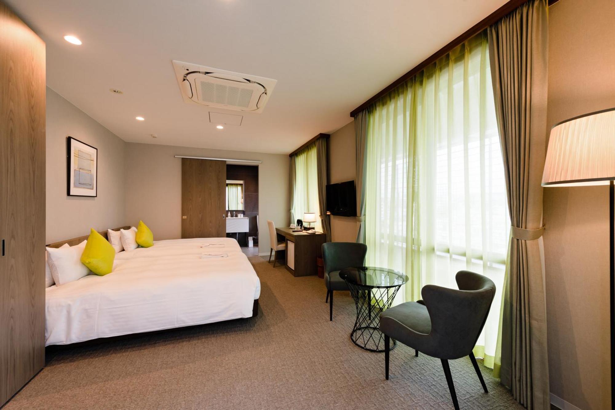 Hotel Azat Naha Esterno foto