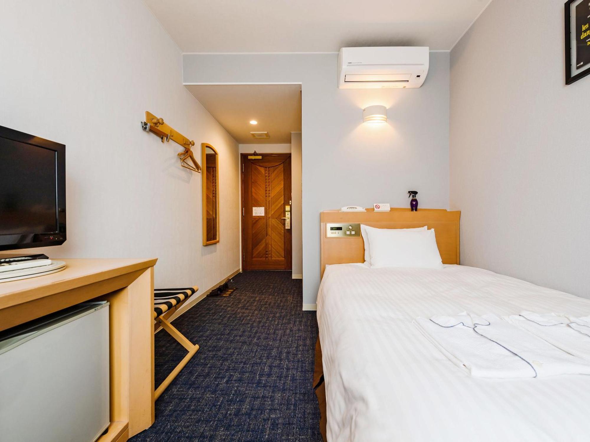 Hotel Azat Naha Esterno foto