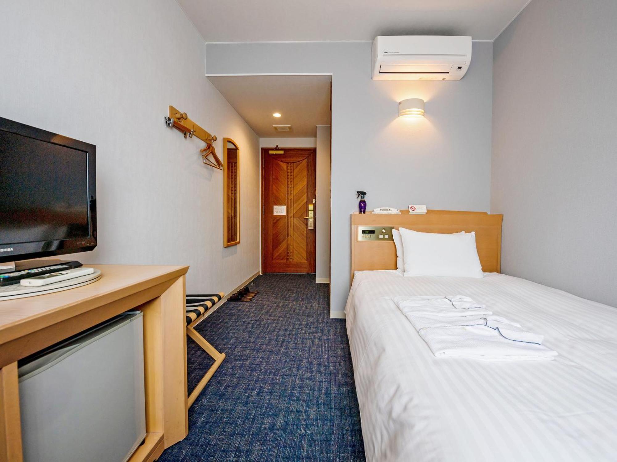Hotel Azat Naha Esterno foto